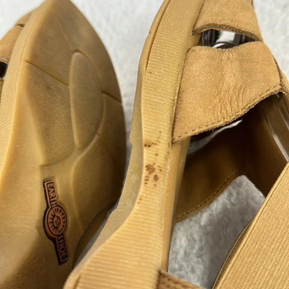 Earth Shoes Womens Fisherman Sandal size 7.5 Tan Leather Slip on Flat - Picture 7 of 9